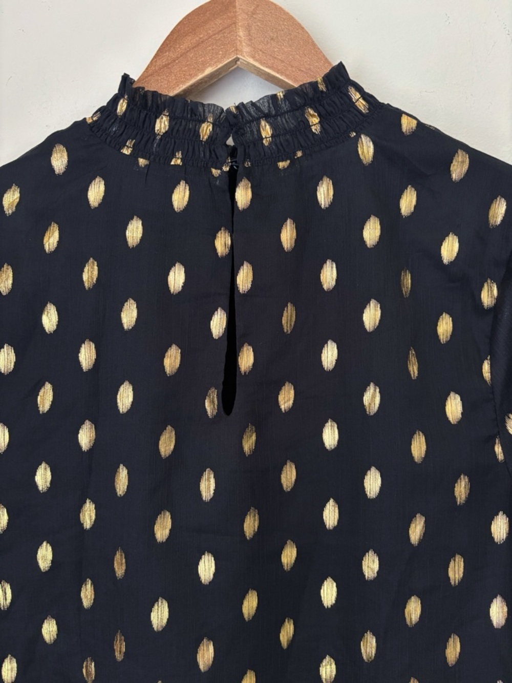 Pomander Place Celeste Black Metallic Gold Ruffle Blouse Small - Picture 6 of 8